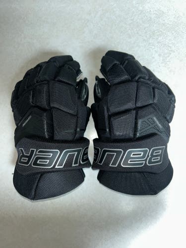 Bauer Supreme 3S Gloves 14" (Used - Like New)