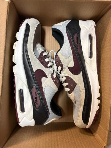 Unisex Size M 9.5 (W 10.5) Adult Nike Air Max 90 Shoes (Used)