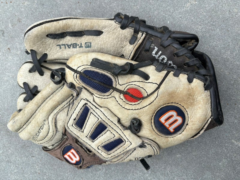 Wilson A0425 EZ Catch RH Baseball Glove 9.5" (Used)