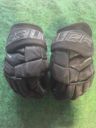 Black Senior Bauer Supreme Mach Gloves 13" (Used)