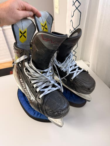 2021 Bauer Vapor Hyperlite Hockey Skates 9.5 (Used)