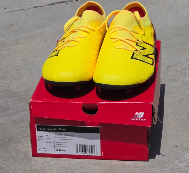 Yellow Kids 5.5w (Wide) (Big Kids / Youth) New Balance Cleats (New)