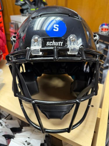 Youth Small Schutt F7 Helmet (Used)