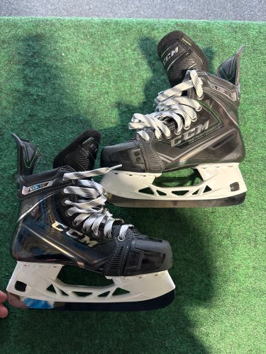 Intermediate CCM Ribcor 100k Pro Hockey Skates (Wide) Size 5.5 (Used)