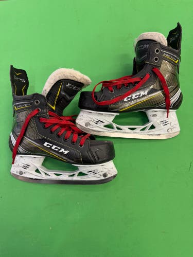 Junior CCM Tacks Vector (SMU) Hockey Skates Regular Width Size 4 (Used)