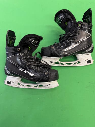Intermediate CCM Ribcor Platinum (SMU) Hockey Skates Size 5 (Used)