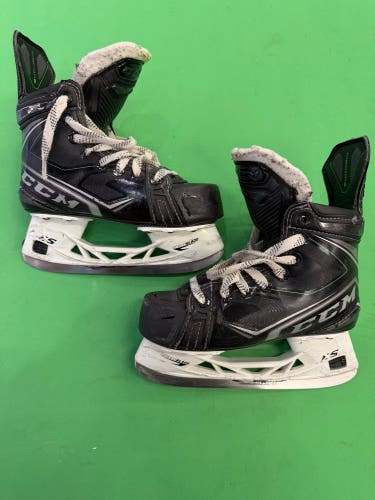Junior CCM Ribcor 90K Hockey Skates Regular Width Size 2 (Used)