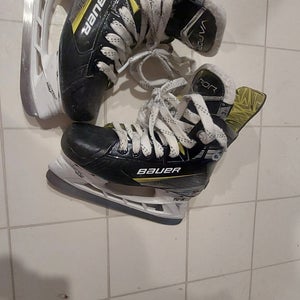 Black/Yellow 2024 Bauer Vapor X4 Hockey Skates Regular Width Size 3.5 (Used)