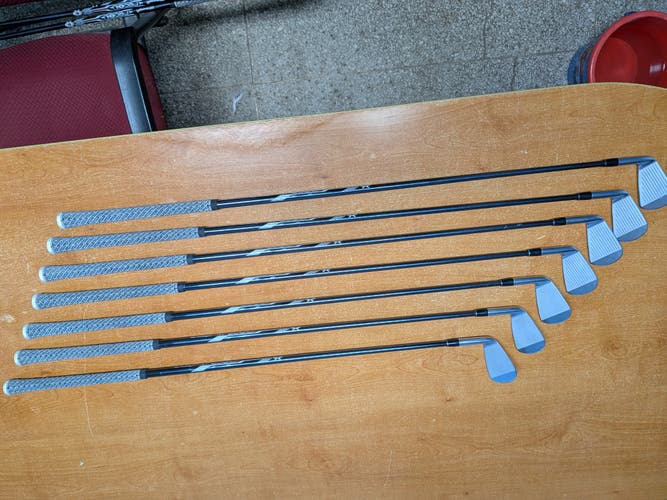 Srixon ZX5 MKII / ZX7 MKII Combo Iron Set RH Regular Flex Graphite Shaft (Used)