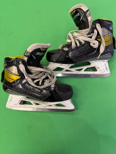 Intermediate Bauer Supreme 3S Hockey Goalie Skates Size 4.5 (Used)