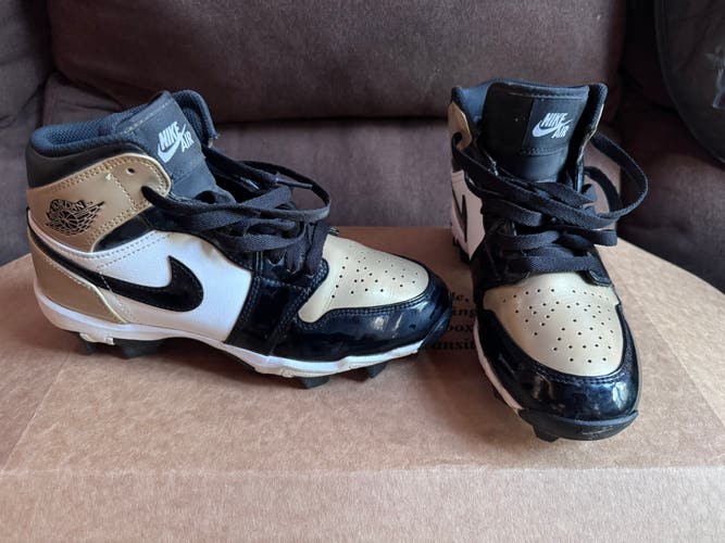 Gold Kid's 4.5Y (Big Kids / Youth) Youth Nike Air Jordan High Top Molded Cleats (Used)