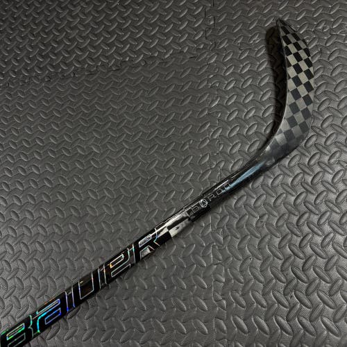 Senior Bauer Twitch Right Handed Hockey Stick P28 87 Flex (New)
