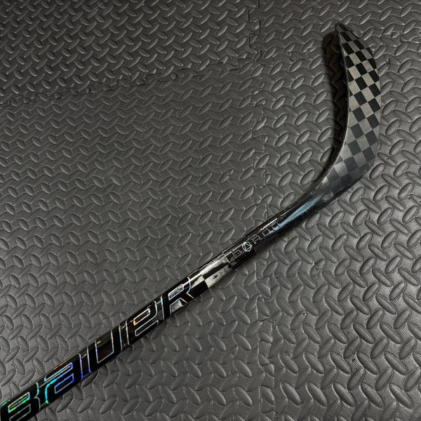 Senior Bauer Twitch Right Handed Hockey Stick P28 87 Flex (New)
