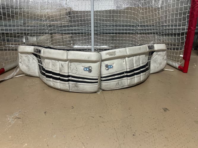 26" Vaughn Velocity VE8 Goalie Leg Pads (Used)
