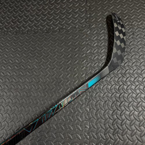 Senior CCM Vizion Right Handed Hockey Stick P28+1/4 75 Flex (New)