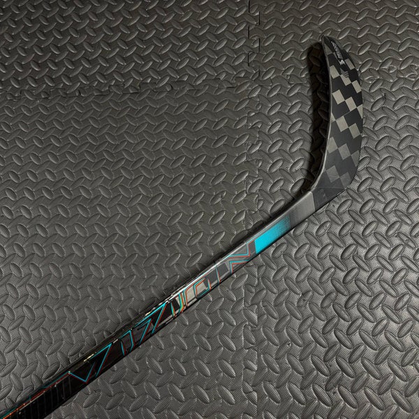 Senior CCM Vizion Right Handed Hockey Stick P28+1/4 75 Flex (New)