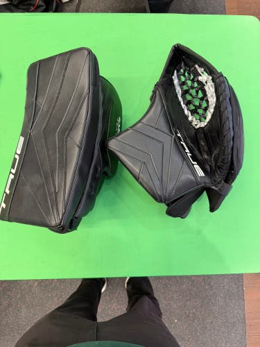 Senior True Catalyst 9x3 Goalie Gloves & Blockers Regular (Used)