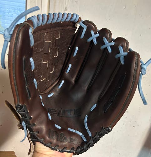 Wilson A1661 Elite 6 glove.  RHT 13.5”