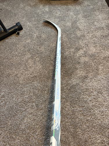 Senior Bauer white Proto-R Right Handed Hockey Stick P92 70 Flex (Used)