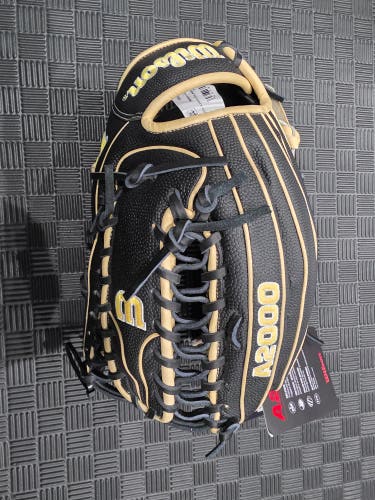Wilson RH A2000 Baseball Glove 12.75"