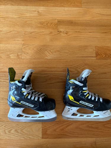 Black/Yellow Bauer Supreme M4 Hockey Skates Regular Width Size 2 (Used)