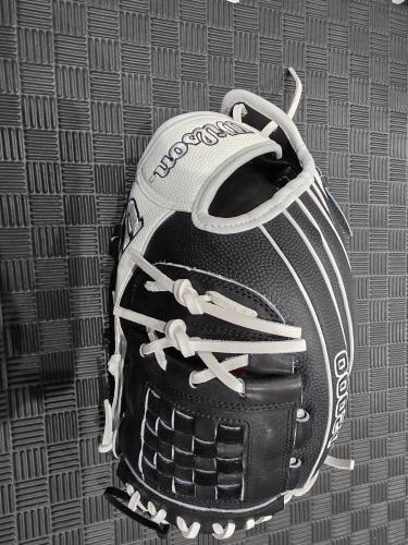 Wilson RH A2000 Baseball Glove 12" (New)