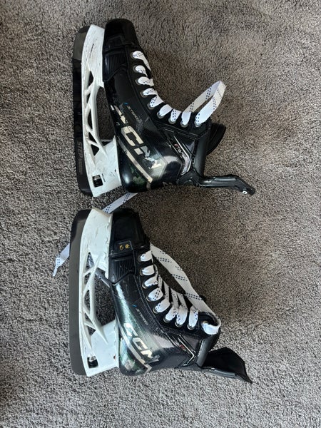 Black 2023 CCM JetSpeed FT6 Pro Hockey Skates Narrow Width Pro Stock Size 5.5 (Used)