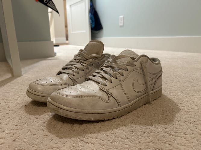 White Unisex Size M 11.0 (W 12.0) Adult Nike Shoes (Used)
