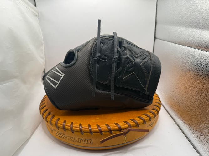 Pitcher's RH Rawlings REV1X Baseball Glove 11.75" (Used)