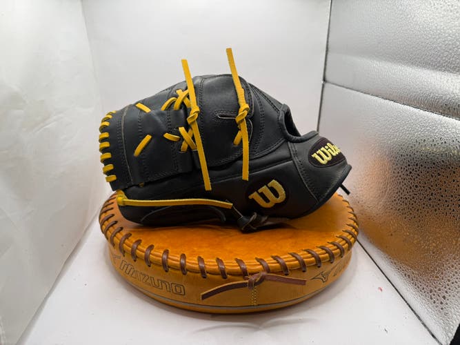 Pitcher's LH Wilson A2000 CK22 Baseball Glove 11.75" (Used)