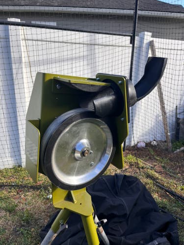 Bata Baseball Pitching Machine