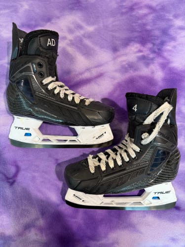 Senior True SVH Hockey Skates Regular Width 7 (Used)