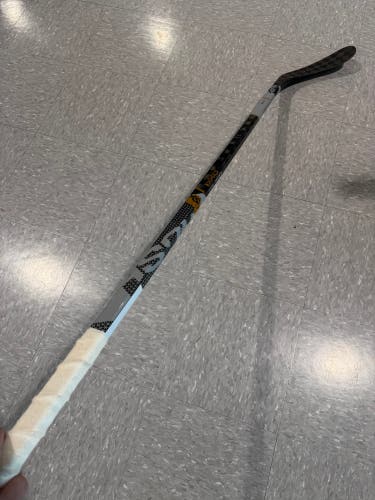 CENTURY QX4 Hockey Stick Right Handed P28 40 Flex (Used)