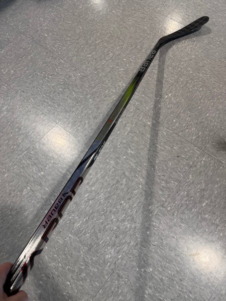 Junior Bauer Vapor Hyperlite 2 Hockey Stick Right Handed P92 50 Flex (Used)