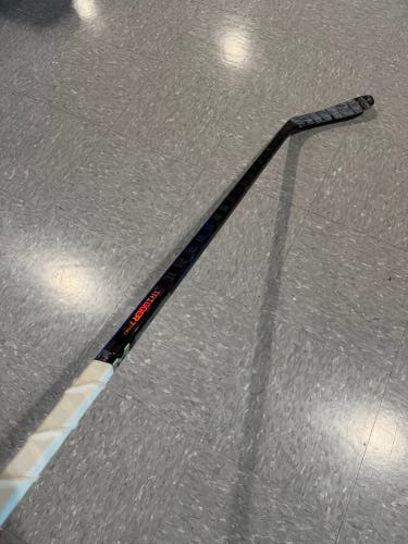 Junior CCM Ribcor Trigger 7 Pro Hockey Stick Right Handed P28 30 Flex (Used)