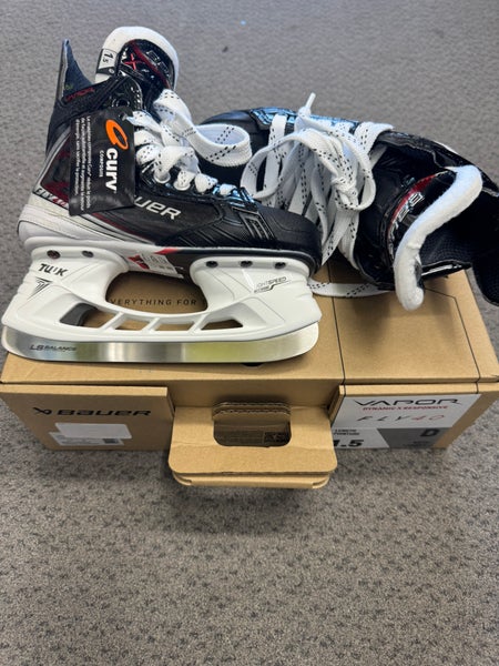 Bauer Vapor Fly40 Hockey Skates Regular Width Size 1.5 (New)