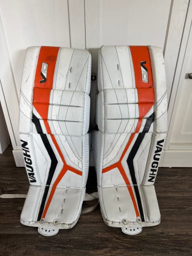 28" Vaughn Velocity V10 Goalie Leg Pads (Used)