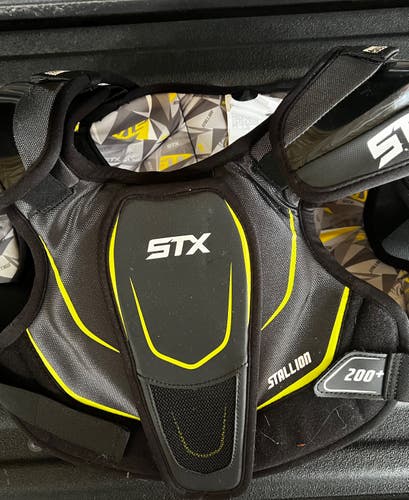 Large Youth STX Stallion 200+ Shoulder Pads (Used)