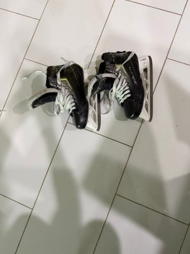 Used Bauer Regular Width Size 6.5 Elite Hockey Goalie Skates