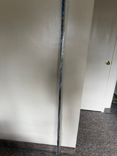 Senior Bauer Proto2 Right Handed Hockey Stick Mid Pattern 77 Flex Pro Stock (New)