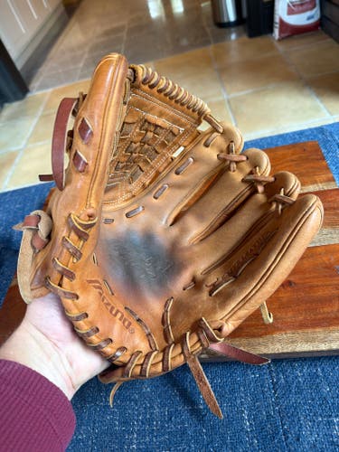 2024 Pitcher's RH Mizuno Global Elite Baseball Glove 12" (Used)