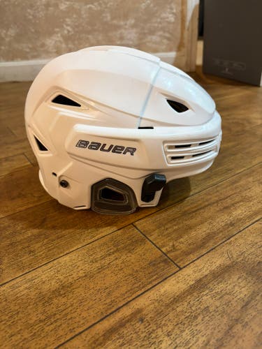 Medium Bauer Re-Akt 200 Helmet Pro Stock (Used)