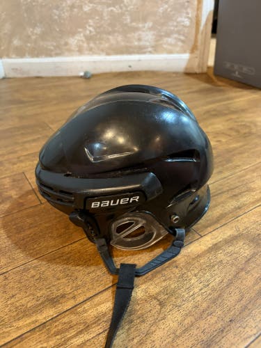 Medium Bauer 7500 Helmet (Used)