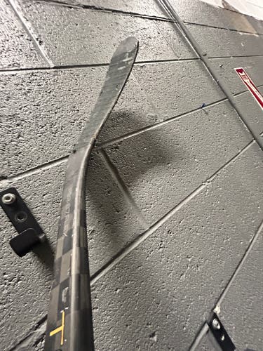 Senior Bauer TotalOne Right Handed Hockey Stick 87 Flex (Used)
