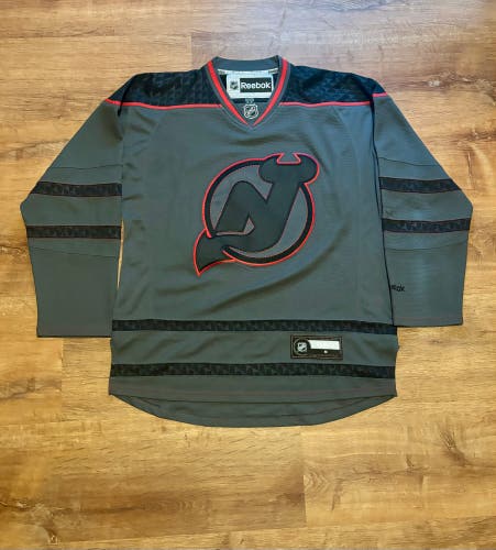 Reebok Premier New Jersey Devils Cross Check Fashion Jersey Gray Grey (M)