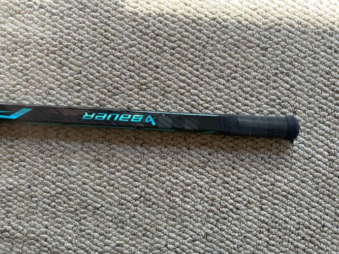 Intermediate Bauer Pulse Right Handed Hockey Stick P28 65 Flex (Used)