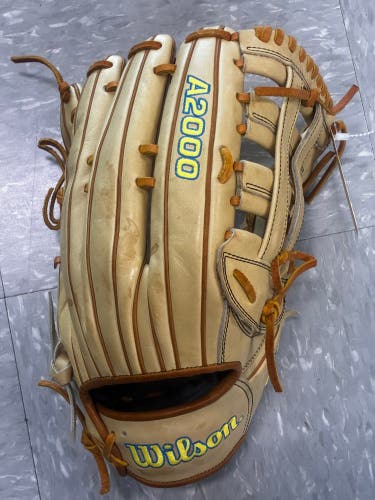Adult Wilson A2000 SP135 RH Softball Glove 13.5" (Used)