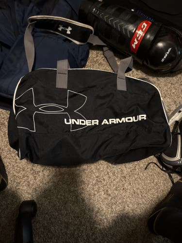 Under armor like new duffle bag