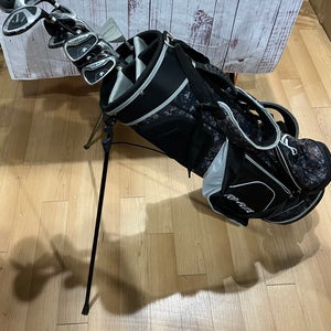 Men's Top Flite XL Varsity Clubs RH Regular Flex 10 Clubs w/Bag (Used)