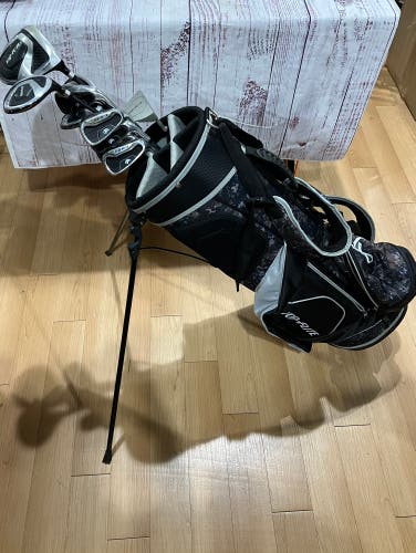 Men's Top Flite XL Varsity Clubs RH Regular Flex 10 Clubs w/Bag (Used)